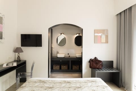 Bathroom, Decorative detail