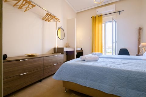 Home with Courtyard in Beating Heart of old Town! Apartment in Chania