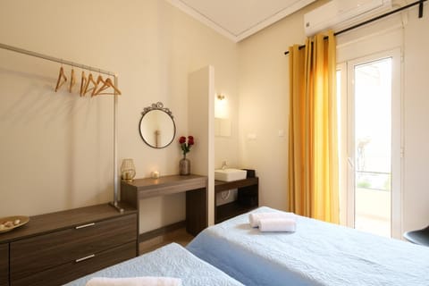 Home with Courtyard in Beating Heart of old Town! Apartment in Chania