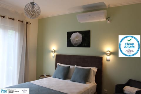 Property building, Photo of the whole room, Bedroom, air conditioner