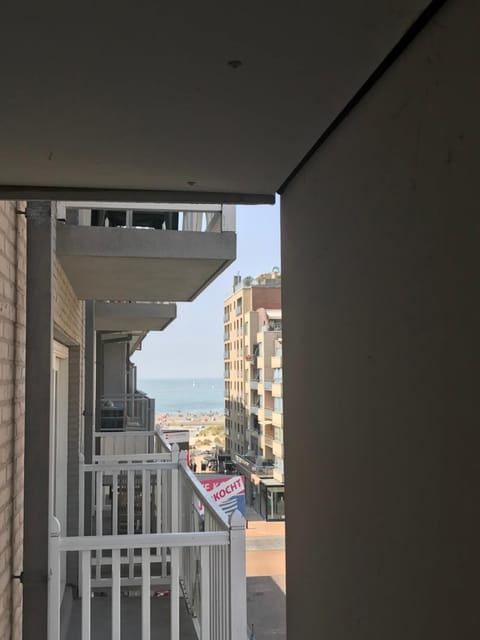 Livorno with private parking Apartment in Koksijde
