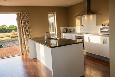 Patio, Garden, Kitchen or kitchenette, oven