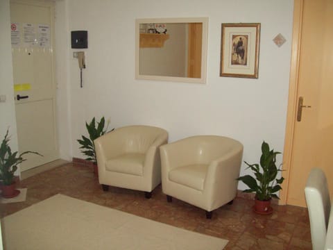 Library, Living room, Lobby or reception, Photo of the whole room