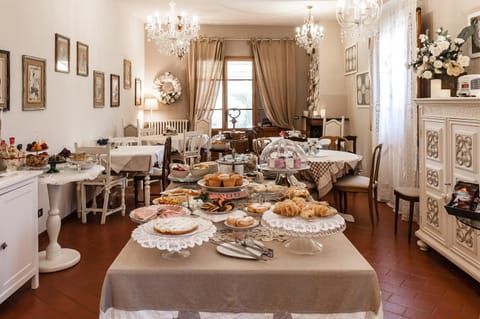 Food and drinks, Breakfast, Continental breakfast, Buffet breakfast