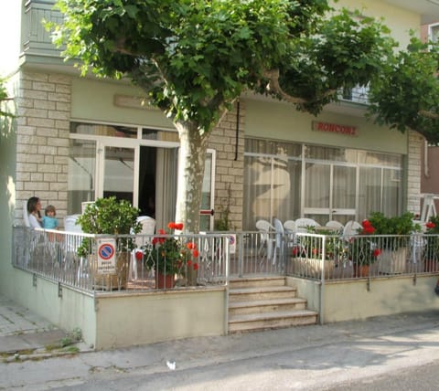 Patio, Facade/entrance, Garden, Decorative detail