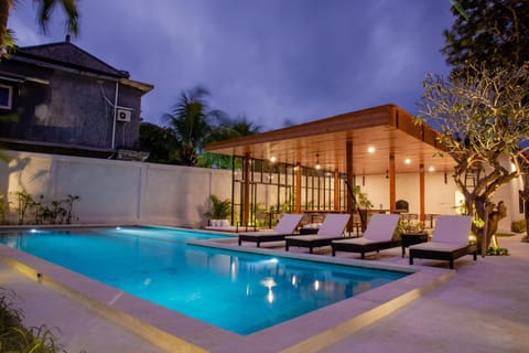 Restaurant/places to eat, Night, Swimming pool, Swimming pool