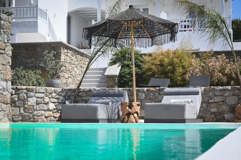 Property building, Patio, Day, Garden, Garden view, Swimming pool, sunbed