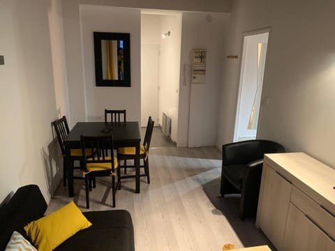 TV and multimedia, Living room, Dining area