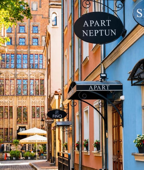 Property building, Spring, Day, Neighbourhood, City view, Street view, Location