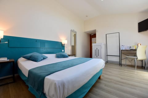 Bathroom, TV and multimedia, Photo of the whole room, Bedroom, Bath, air conditioner