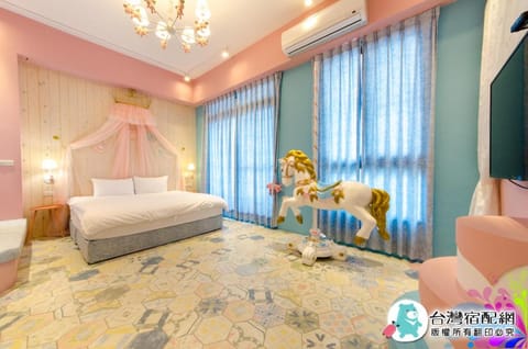 Bed, Photo of the whole room, Bedroom, air conditioner