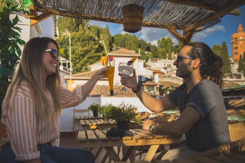 Balcony/Terrace, Food and drinks, Guests