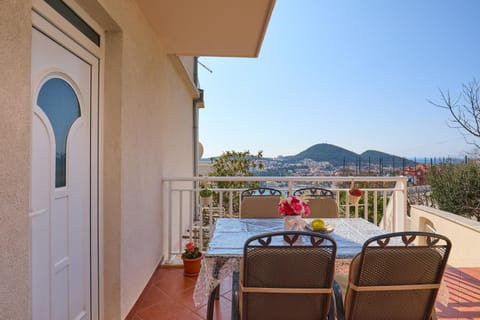 Natural landscape, View (from property/room), Balcony/Terrace