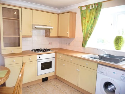 Kitchen or kitchenette, oven, stove, toaster, washing machine