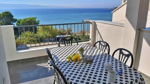 Property building, Balcony/Terrace, Sea view