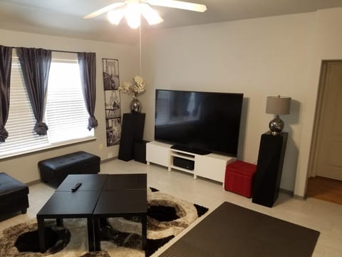 Communal lounge/ TV room, TV and multimedia, Living room