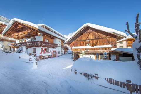 Haus Erbhof Bed and Breakfast in Soelden