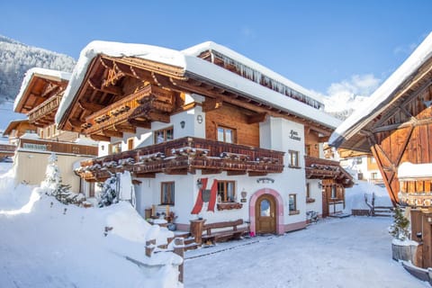 Haus Erbhof Bed and Breakfast in Soelden