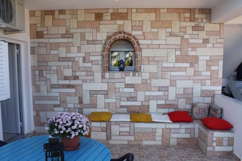 Facade/entrance, Balcony/Terrace