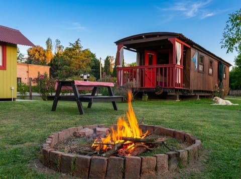 Property building, Patio, Communal lounge/ TV room, Spring, Day, BBQ facilities, Garden, Evening entertainment, Garden view, flat iron