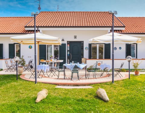 Facade/entrance, Garden, Food and drinks, Garden view, Area and facilities