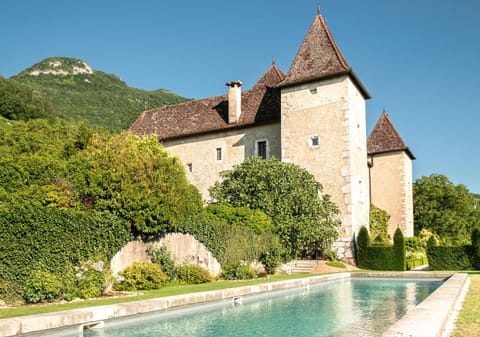 Property building, Garden, Swimming pool