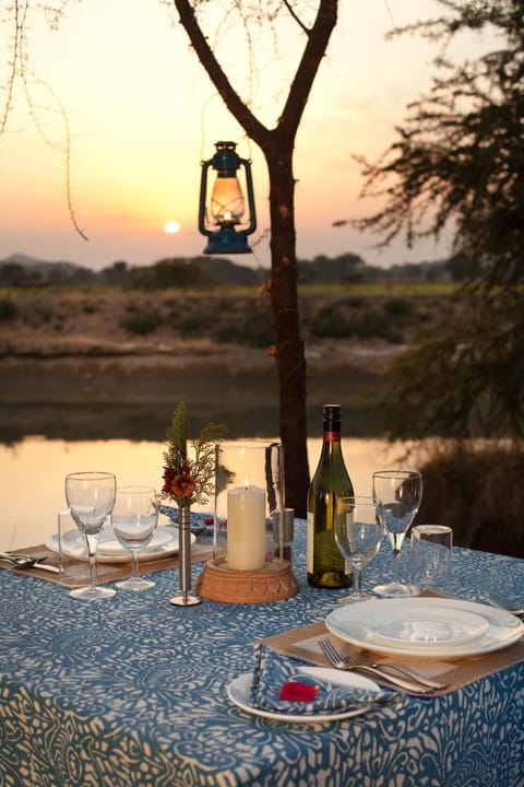 Restaurant/places to eat, Alcoholic drinks, Sunrise