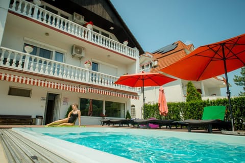 Property building, Patio, Day, Balcony/Terrace, Pool view, Swimming pool, Swimming pool, sunbed