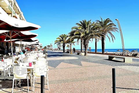Nearby landmark, Restaurant/places to eat, Off site, Beach
