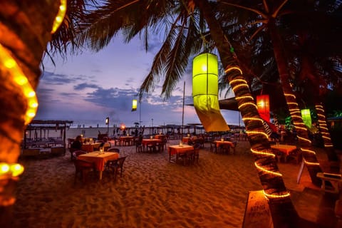 Restaurant/places to eat, Beach, Sunset