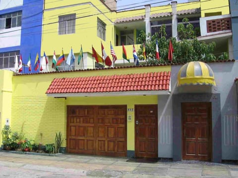 Facade/entrance