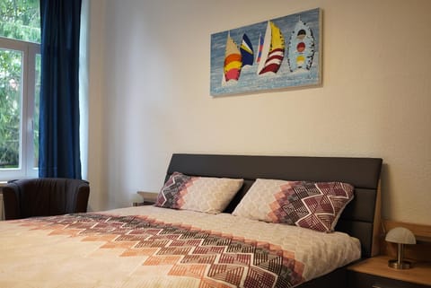 Photo of the whole room, Bedroom