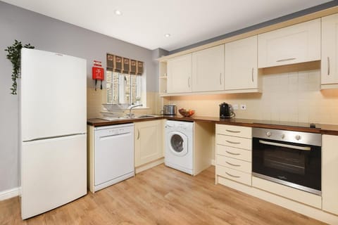 Hopton Cottage - Darwin Lake Holiday Village House in North East Derbyshire District