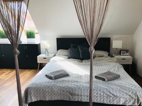 Bed, Photo of the whole room, towels