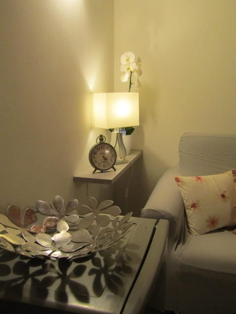 "Lo charme" a 5 minuti a piedi da Ospedale,Teatro Coccia ed Universita',a 30 minuti dai Laghi e 40 minuti da Milano Apartment in Novara