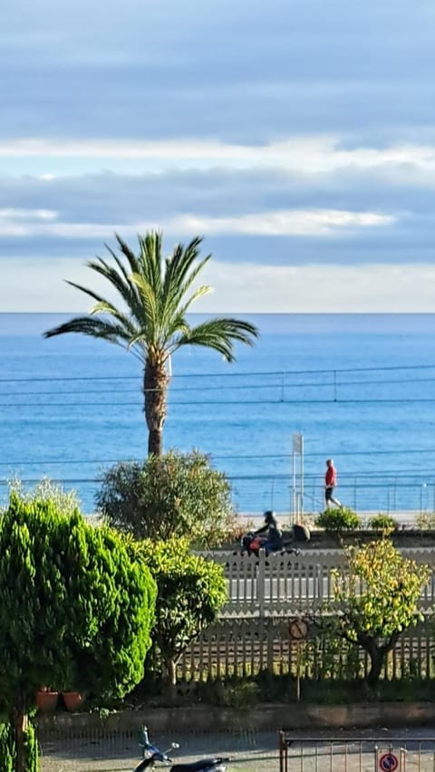 Al mare con vista codice CITRA 009049-LT-0787 Apartment in Borgio Verezzi