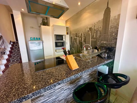 Kitchen or kitchenette, minibar, pet friendly, stove