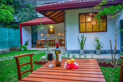 Garden, Breakfast