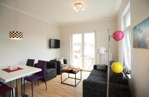 Balcony/Terrace, Living room, Seating area, Dining area