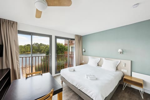 Bed, Natural landscape, View (from property/room), Photo of the whole room, Bedroom