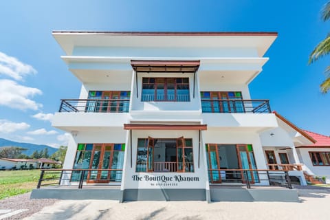 Facade/entrance, Day
