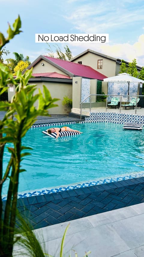 Swimming pool, sunbed
