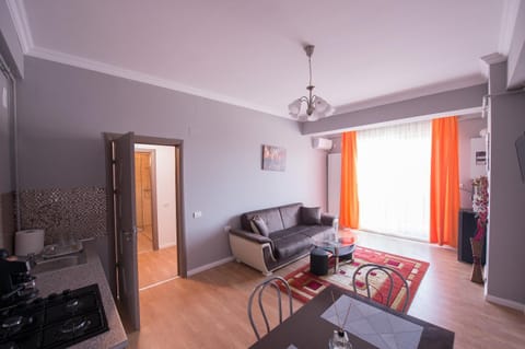 TV and multimedia, Living room, Seating area, Dining area