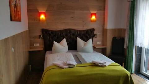 Bed, Balcony/Terrace, Photo of the whole room, Bedroom, towels