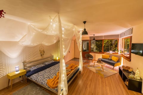 Bed, Living room