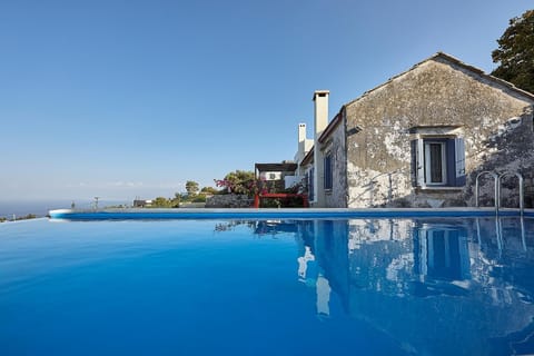 Property building, Sea view, Swimming pool, Swimming pool