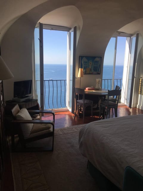 Bed, Natural landscape, TV and multimedia, View (from property/room), Balcony/Terrace, Living room, Photo of the whole room, Seating area, Dining area, Bedroom, Sea view