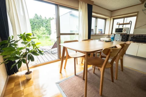 Kitchen or kitchenette, Dining area, stove
