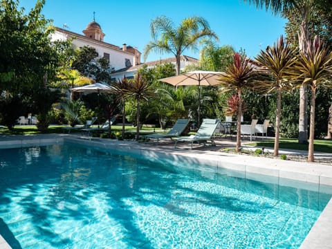 Property building, Off site, Garden view, Pool view, Swimming pool, towels