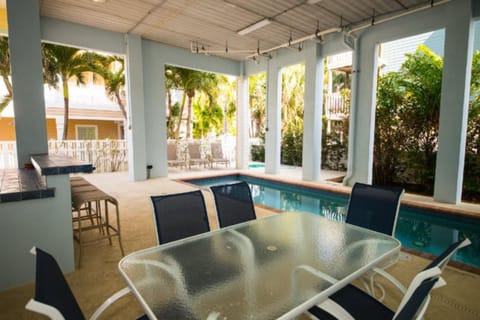 Dining area, Swimming pool